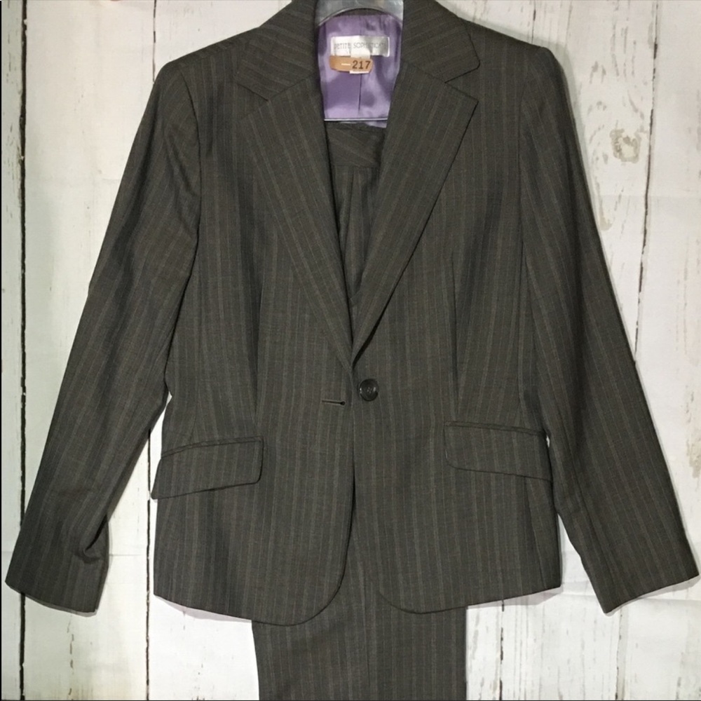 Petite Sophisticate Women’s 2-Piece Pant Suit